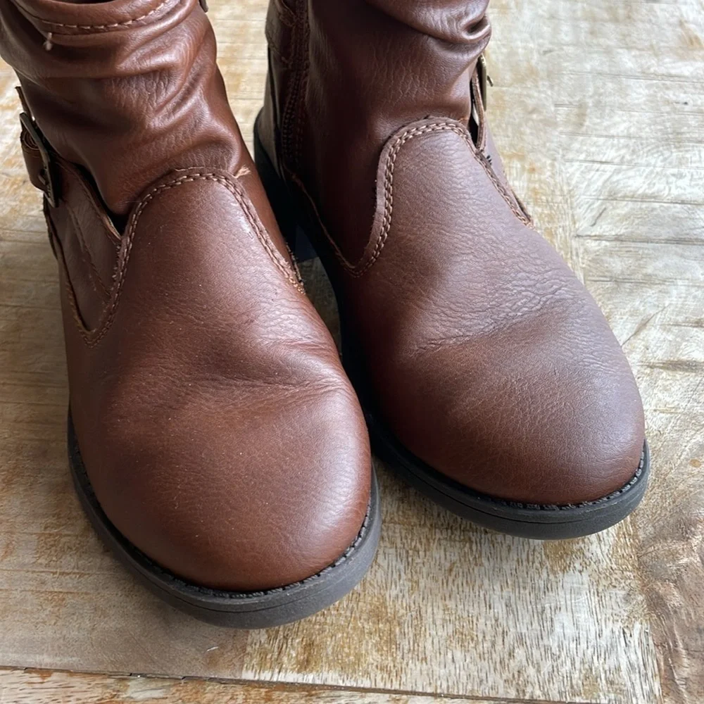 Oshkosh girls booties size 1M